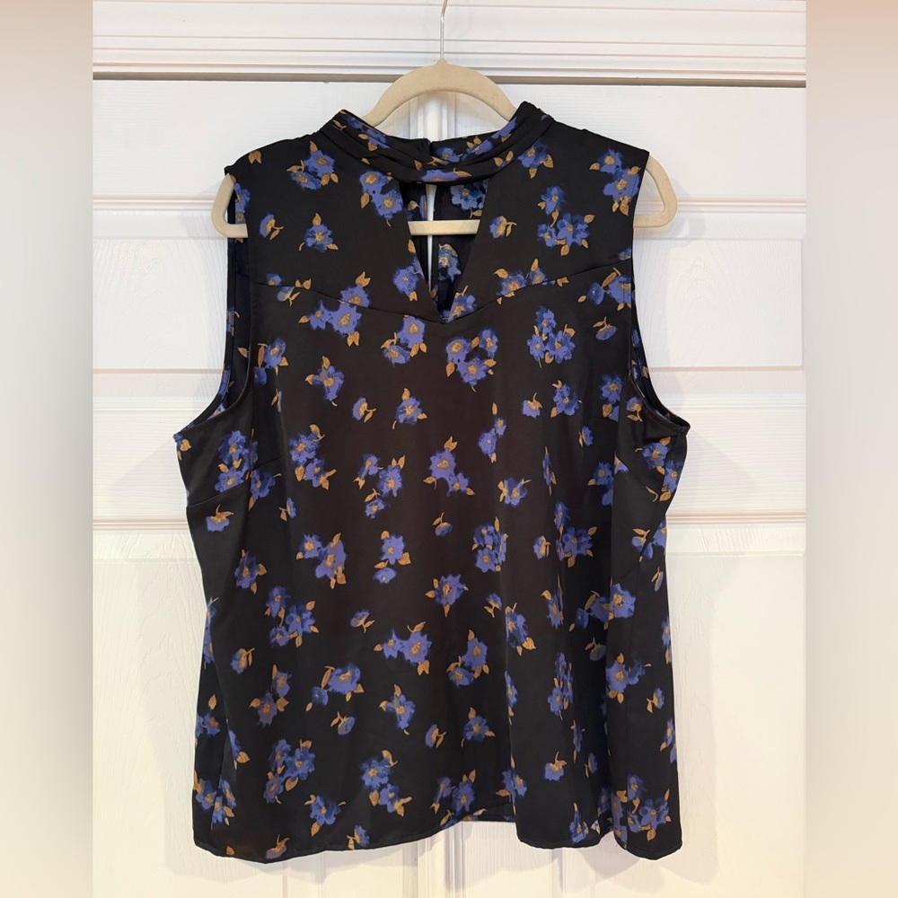 Halogen black floral silky top